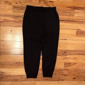 lulu jogger size 6